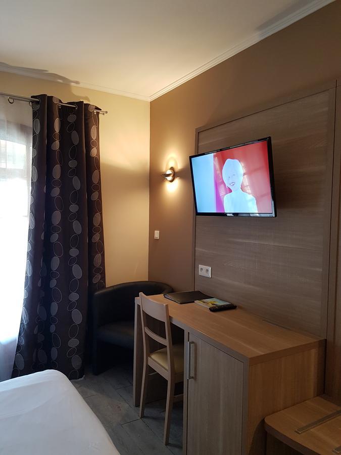 Auberge De La Tour -Appartements- Valros Екстериор снимка